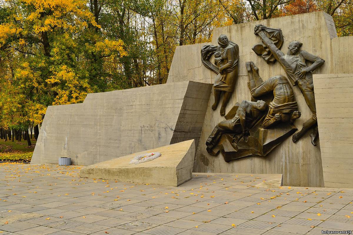 Парк гагарина белгород. Парк памяти Гагарина Белгород. Мемориал парк Гагарина Белгород. Памятник парк Гагарина Белгород. Сквер памяти Белгород.